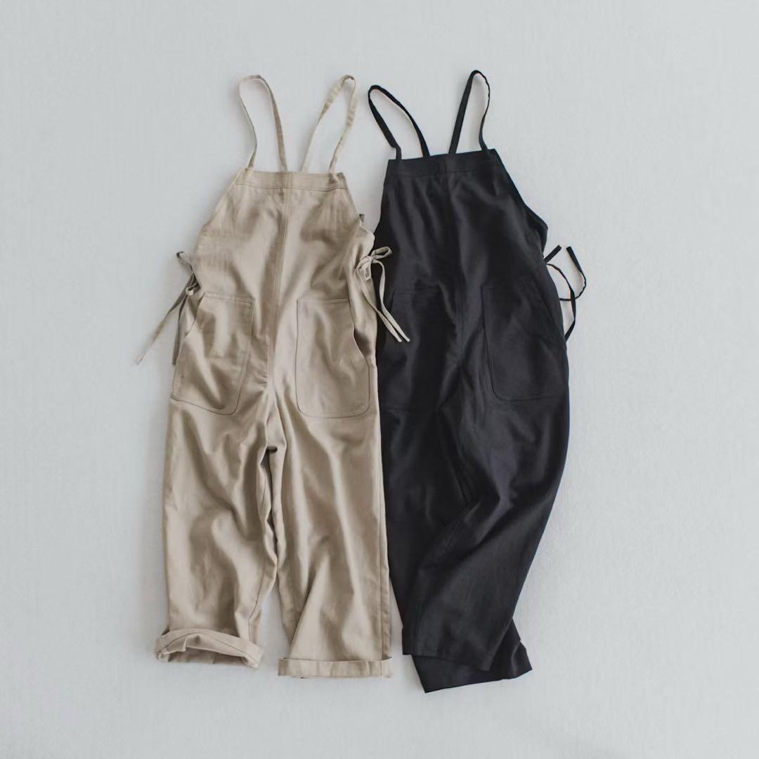 美品【北欧、暮らしの道具店】サイドリボンのサロペット/ブラック