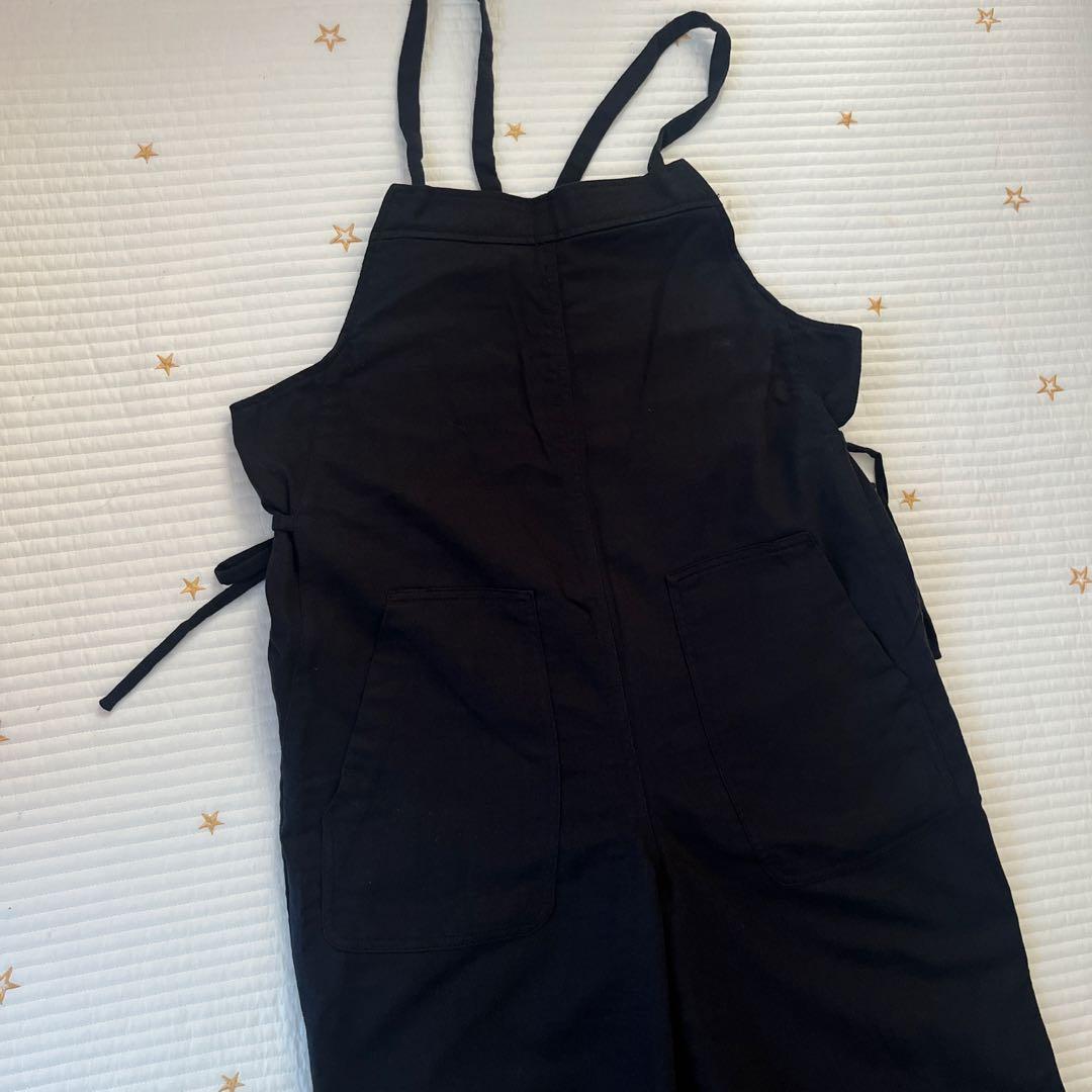 美品【北欧、暮らしの道具店】サイドリボンのサロペット/ブラック