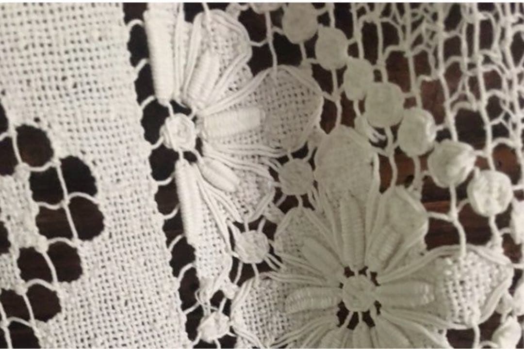 フランスで購入した豪華な大判のアンティーク・フィレレース160x195cm