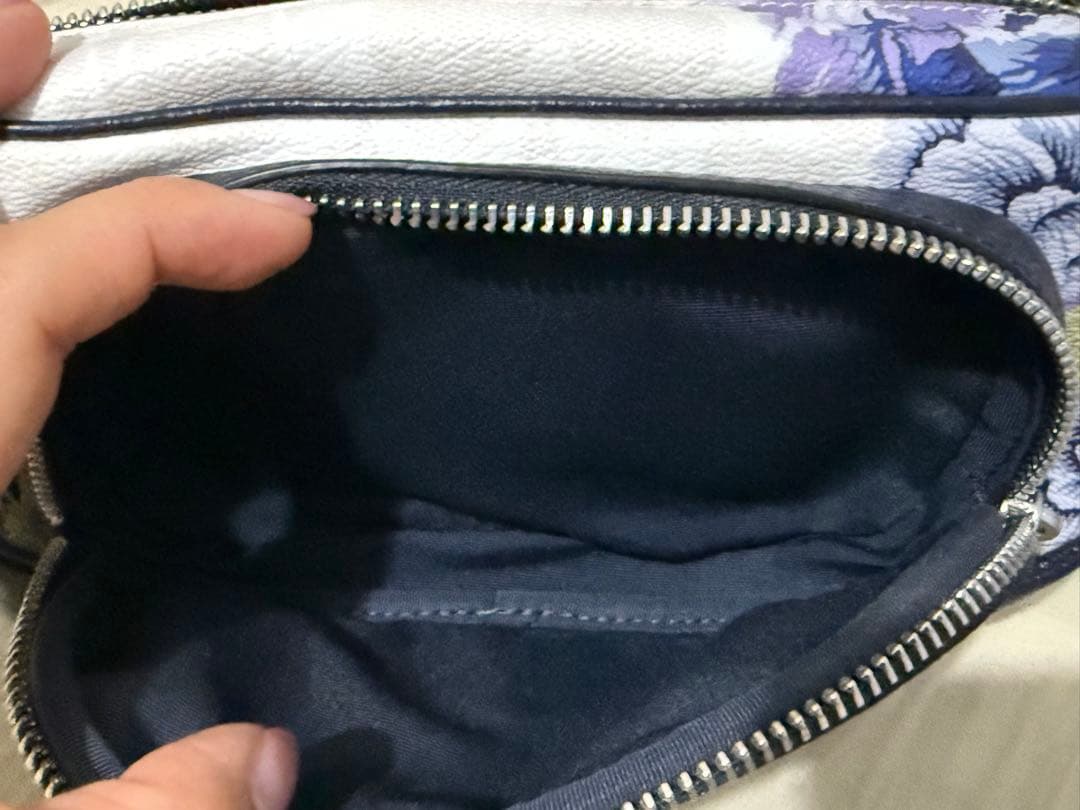 COACH フラワープリント ボディバッグ