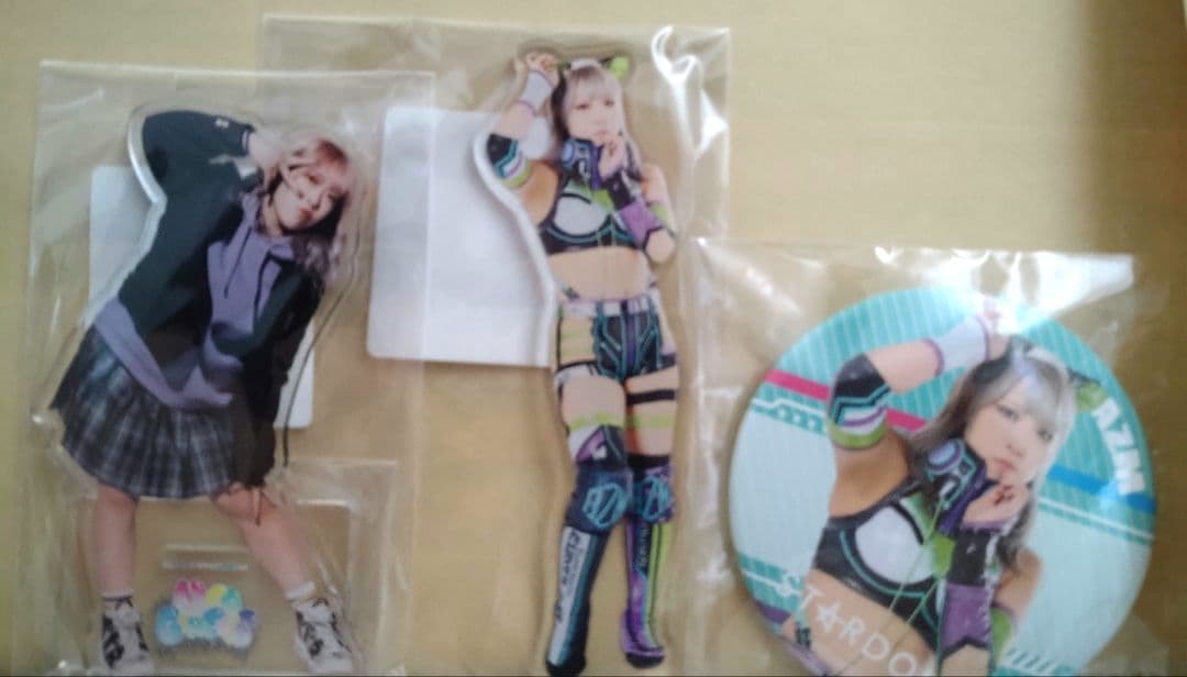 スターダム DMMオンクレ AZM アクリルスタンド 缶バッジ - メルカリ