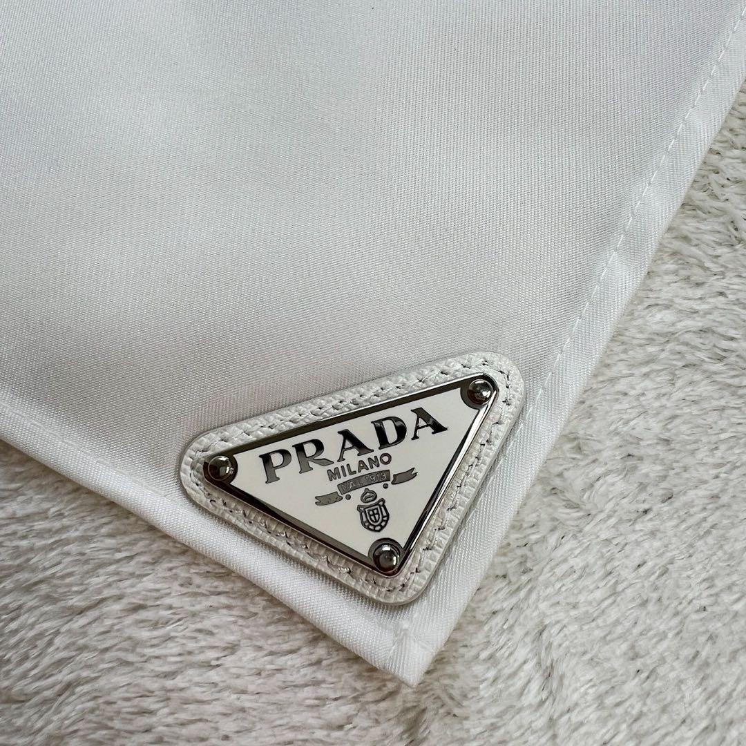 未使用 プラダ PRADA 三角ロゴ フーラード スカーフ 白 ナイロン NFC