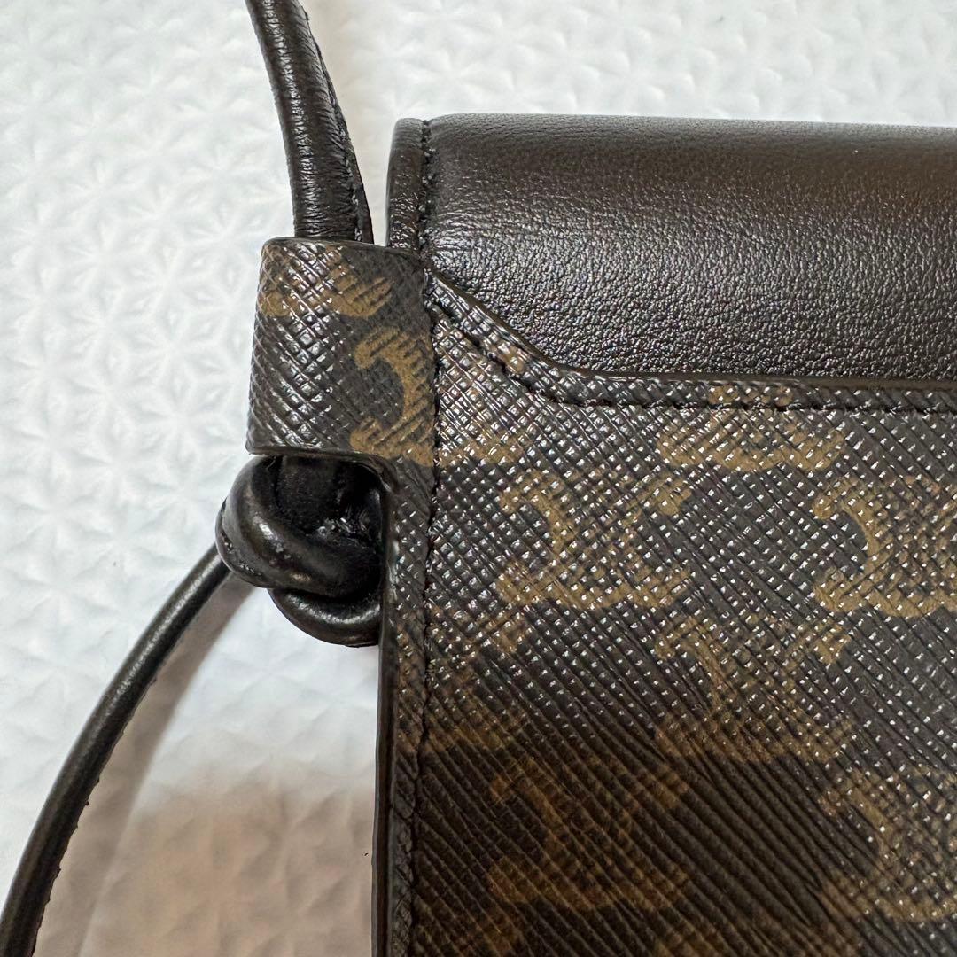 美品 セリーヌ トリオンフ マカダム スマホショルダー 斜めがけ フォンケース