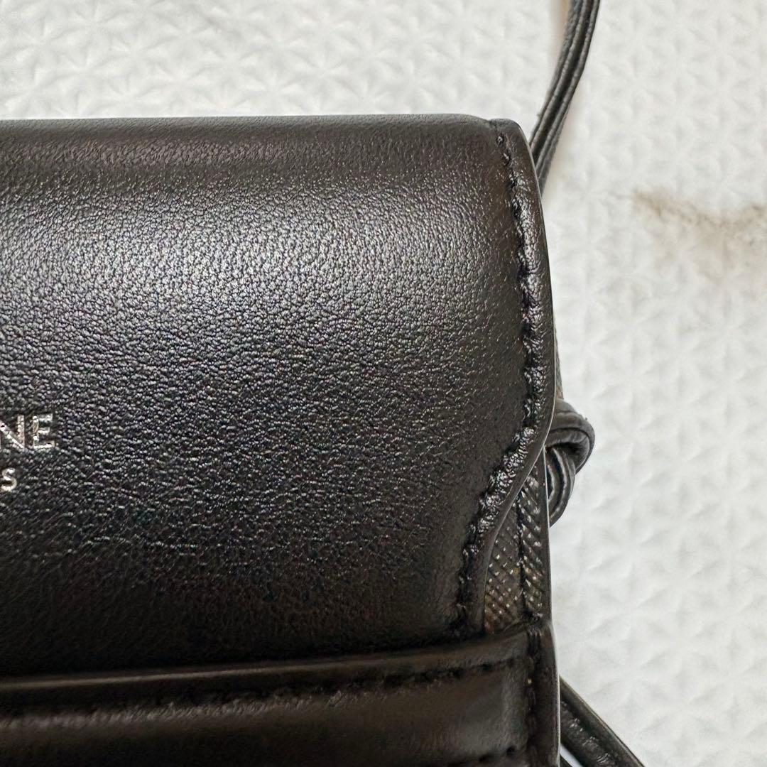 美品 セリーヌ トリオンフ マカダム スマホショルダー 斜めがけ フォンケース