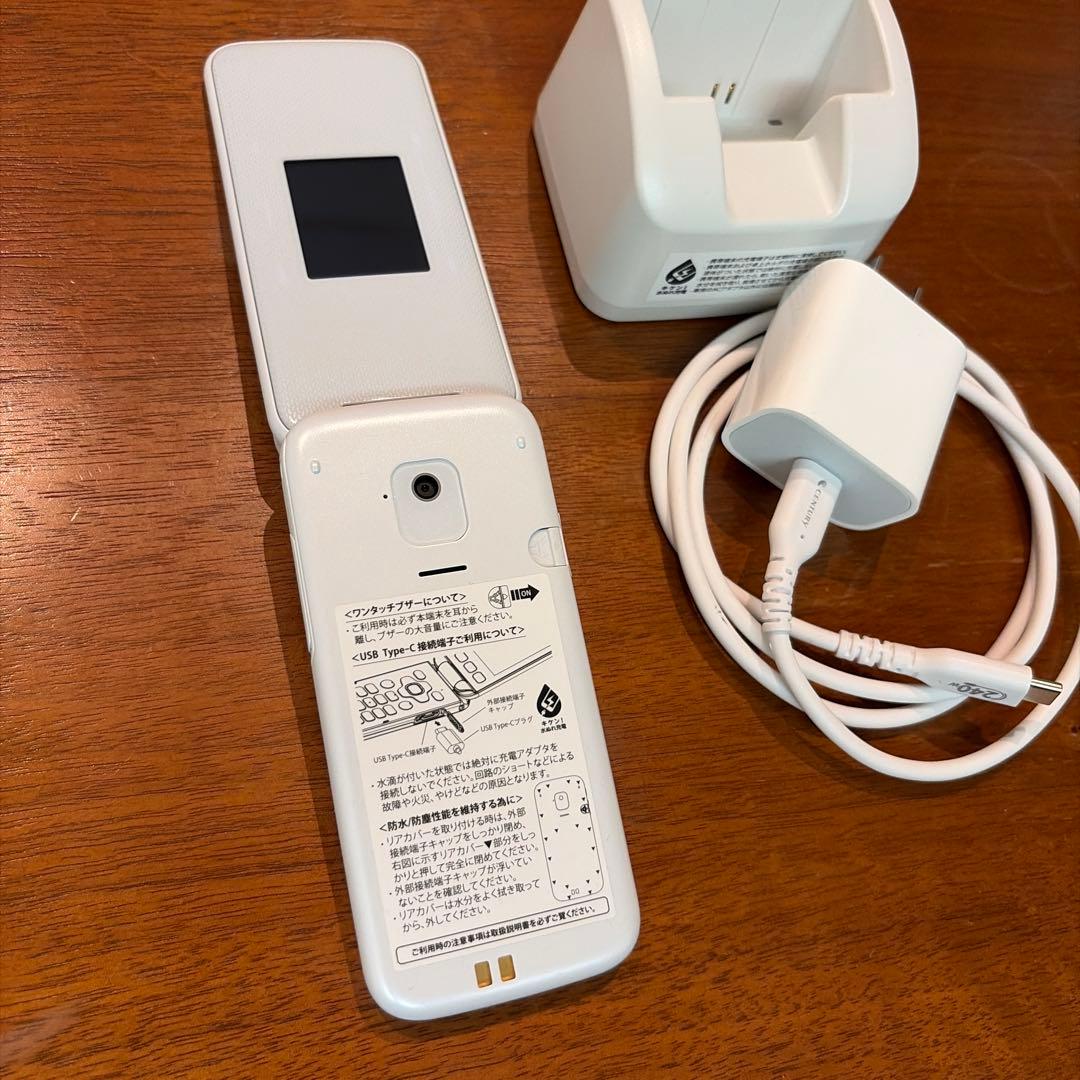 docomo らくらくホン F-41F ホワイト 本体 - メルカリ