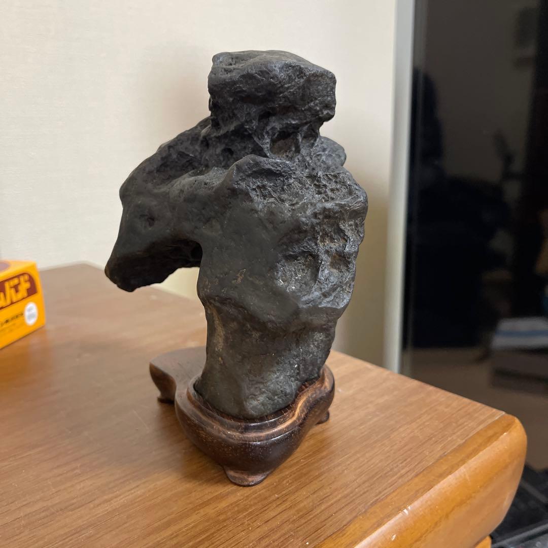 八海山石　水石 木製台座付き