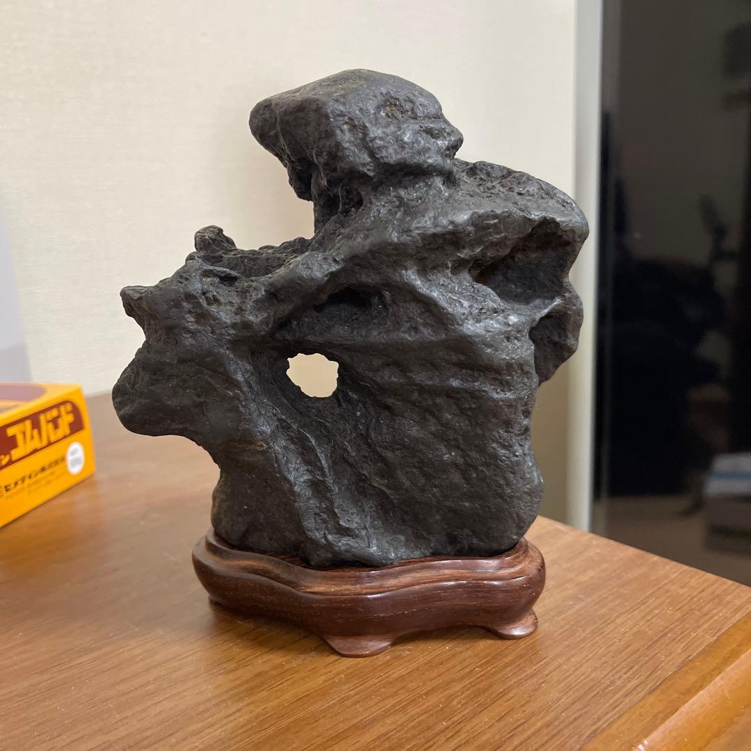 八海山石　水石 木製台座付き