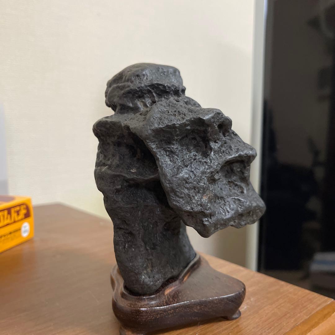 八海山石　水石 木製台座付き