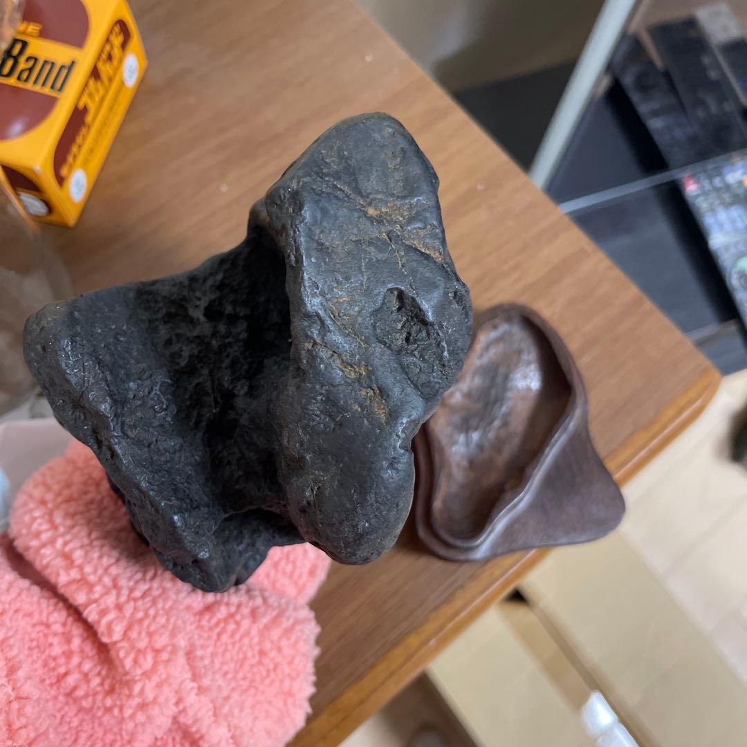 八海山石　水石 木製台座付き