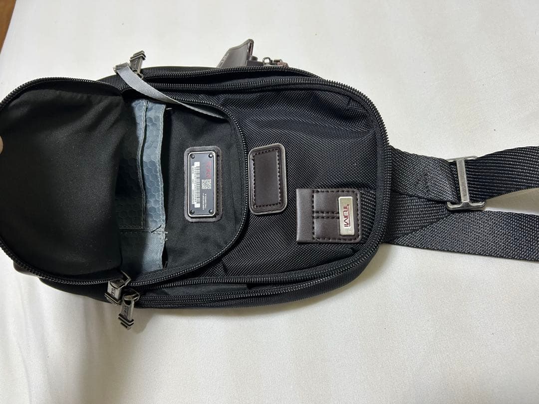 (Xmas値下げ)TUMI ボディバッグ ブラック