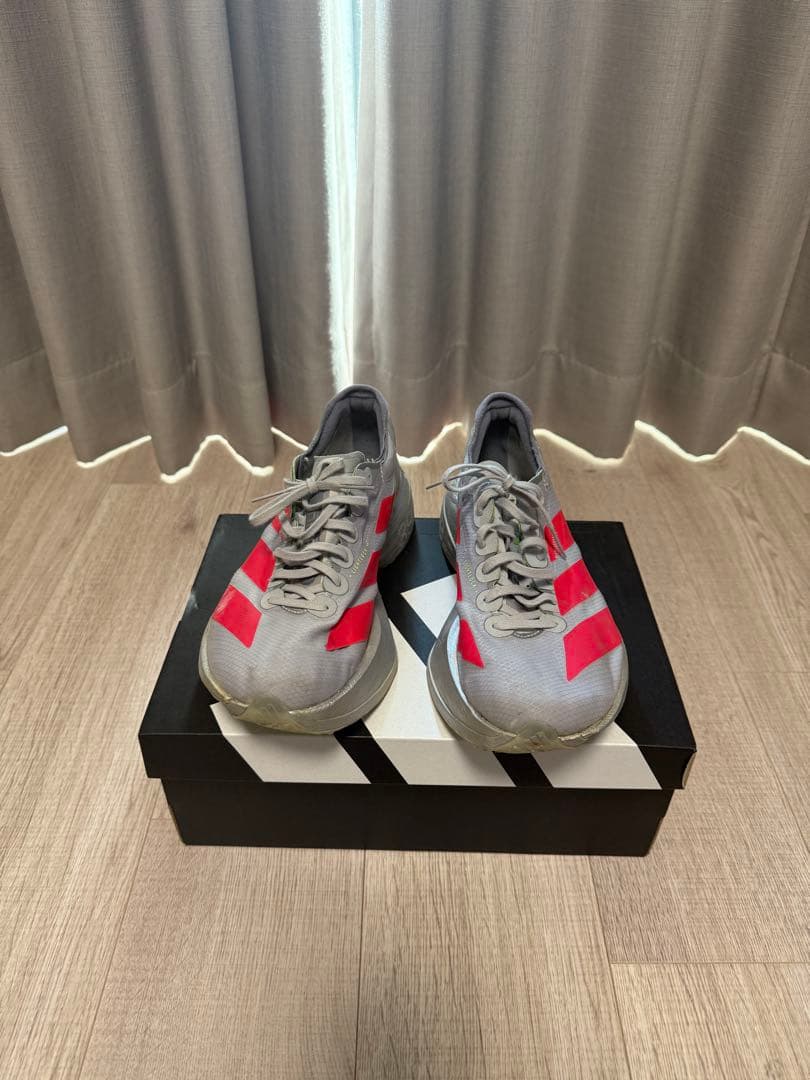 adidas スパイクシューズ グレー/レッド