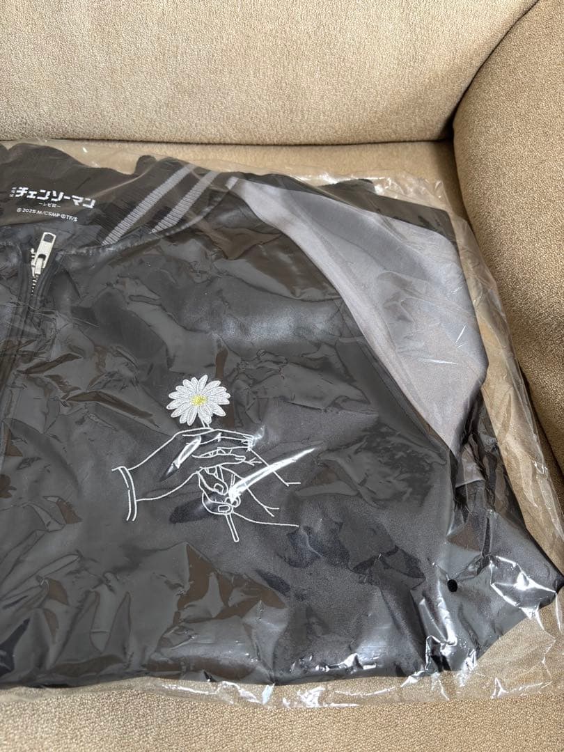 ローソン 劇場版 チェンソーマン レゼ篇 オリジナルスカジャン - メルカリ