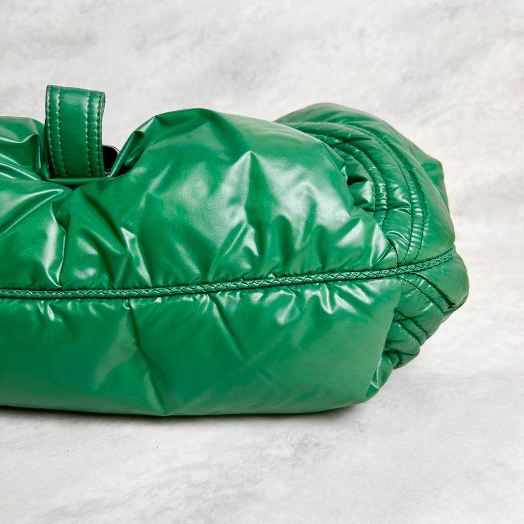 極希少】 FENDI × MONCLER ダウン スパイバッグ グリーン - メルカリ