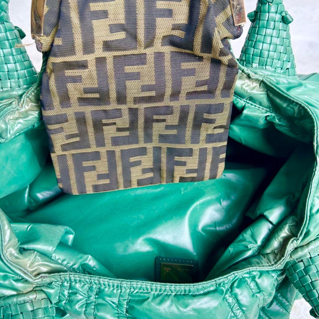 極希少】 FENDI × MONCLER ダウン スパイバッグ グリーン - メルカリ