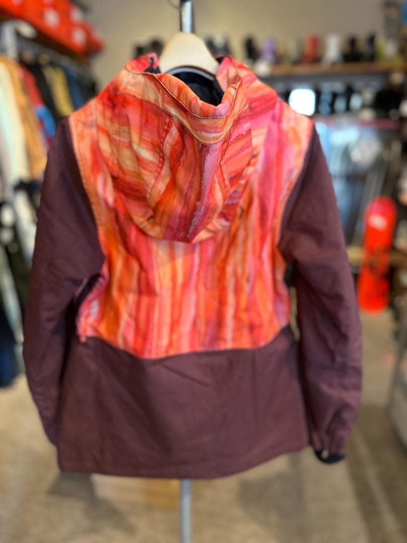 スノーボードウエアー　NIKITA 女性用　SM 展示品在庫