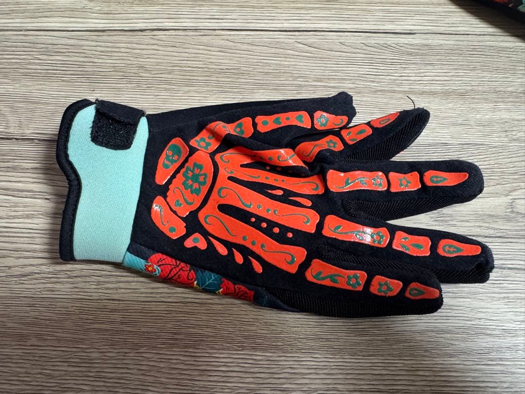 バートン　BURTON グローブ スカル スノボ スキー　ニット帽　3点セット