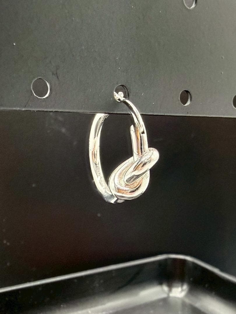 【片耳のみ】CELINE ノットフープ ピアス シルバー系 SCA1224