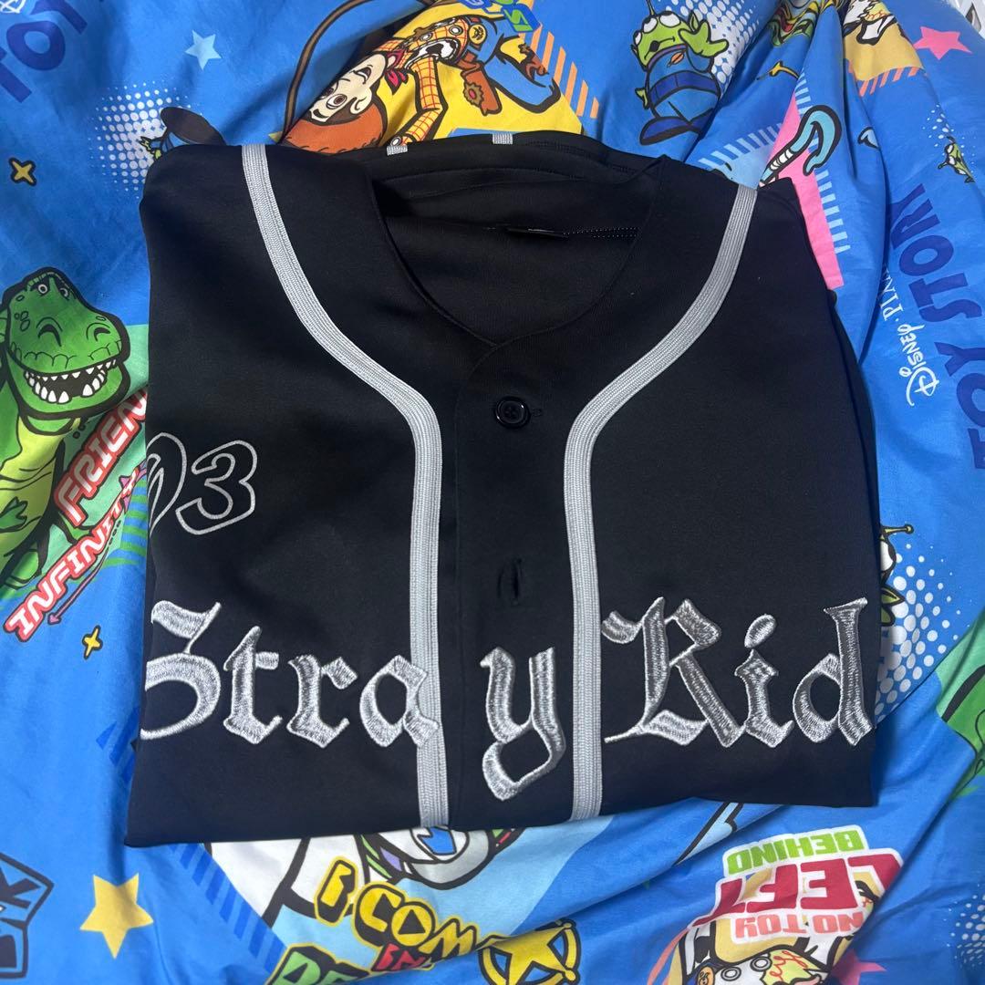 straykids dominATE ユニフォームシャツ バンチャン スキズ - メルカリ