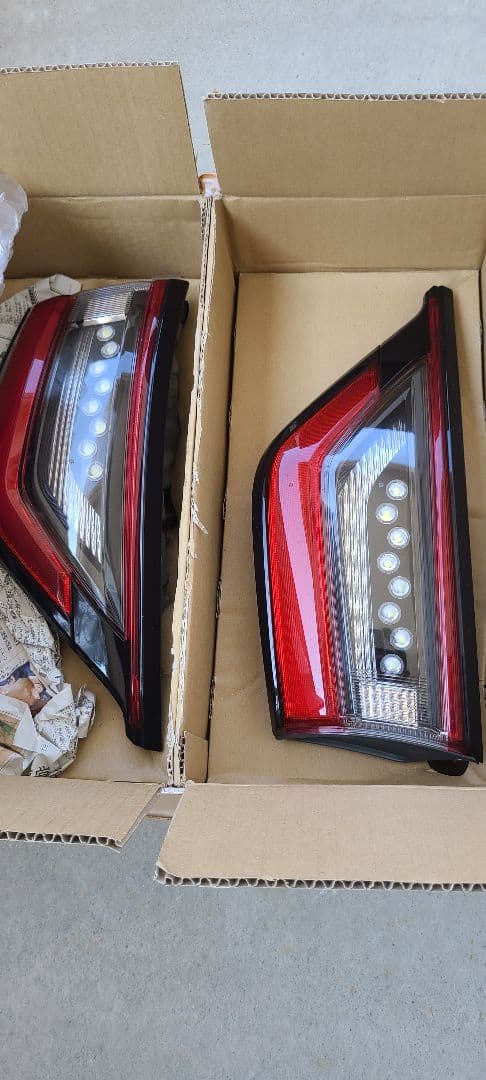 ど*ん様 年明け限定値下げ　 HARRIER　ハリアー 純正テールランプ加工品