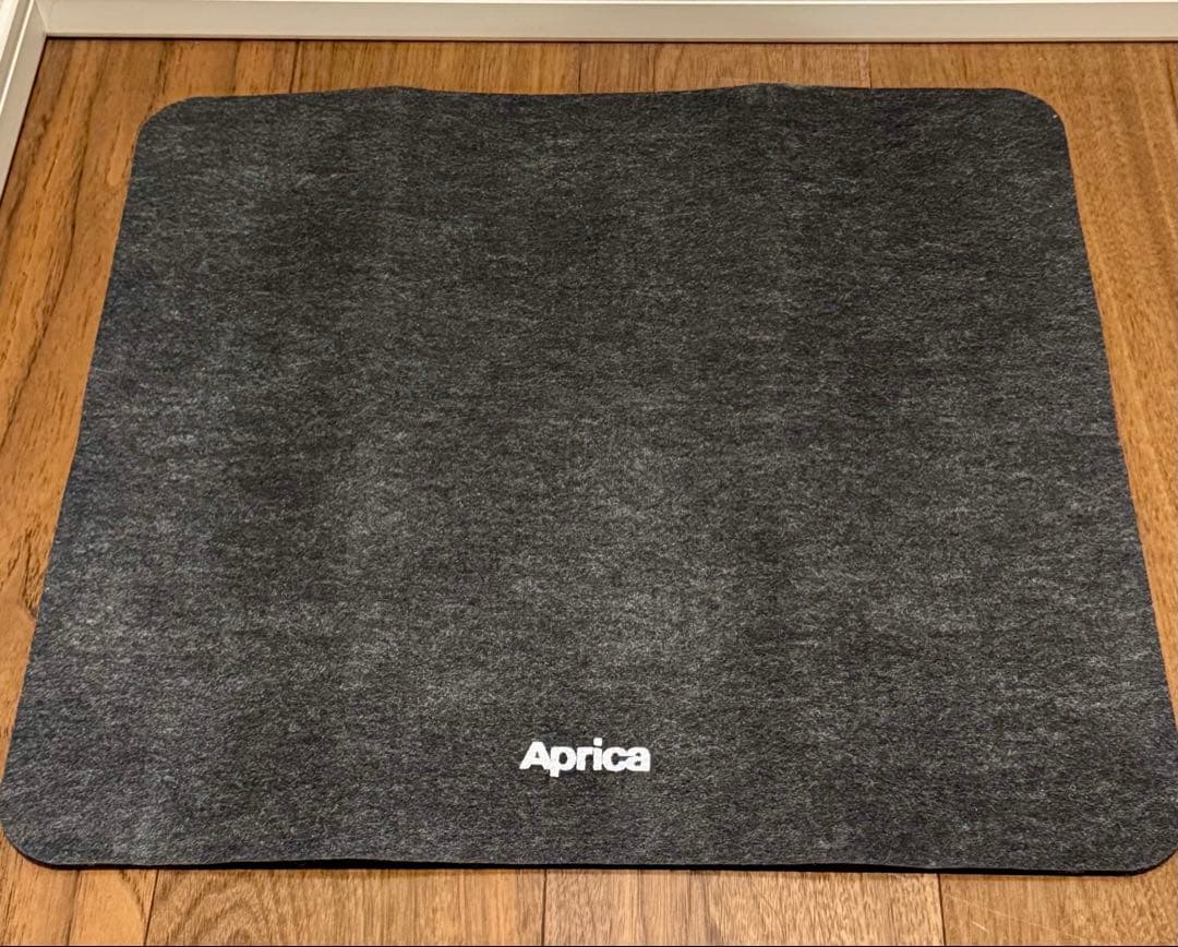 MAXI-COSI ジュニアシート グレーAprica保護マット付き（ほぼ新品）