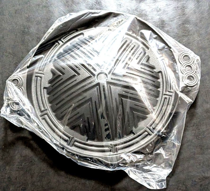 【日本製】岩手遠野 南部鉄器 ジンギスカン鍋 28cm 穴あき　消し炭1キロ付き