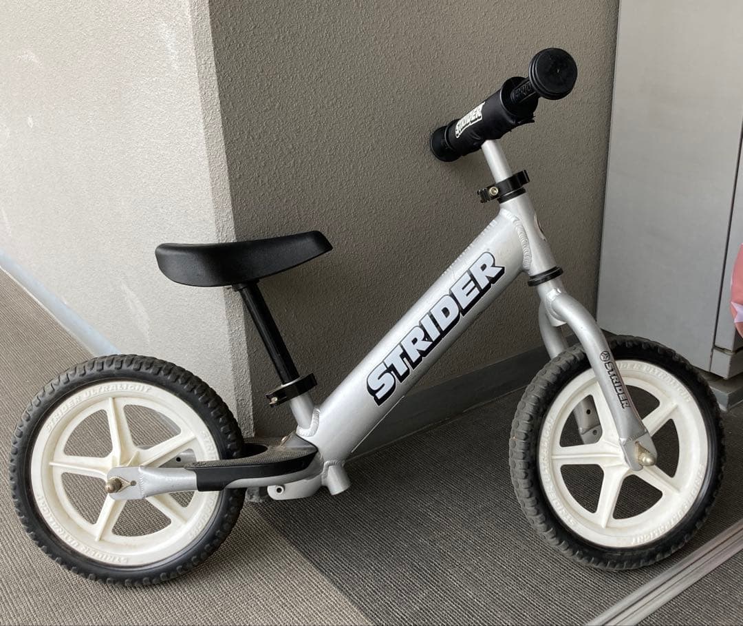 STRIDER プロ　シルバー　バランスバイク