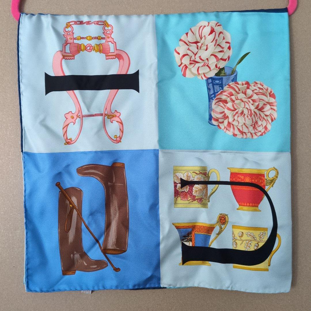 GUCCI／グッチ 【ビンテージ】 シルクスカーフ カラフルデザイン 蝶 魚