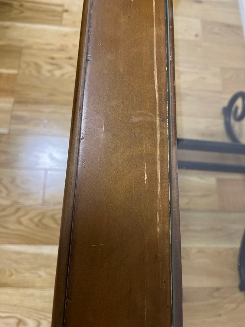 ガラス天板の木製ヴィンテージテーブル