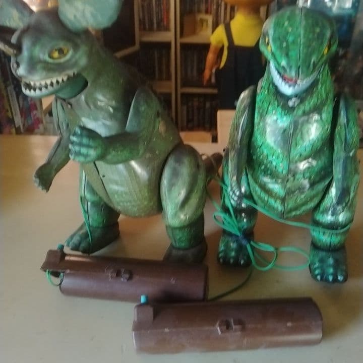 《最終お値引き：早い者勝ち》ゴジラ＆バラゴン2体とリモコン装置セット