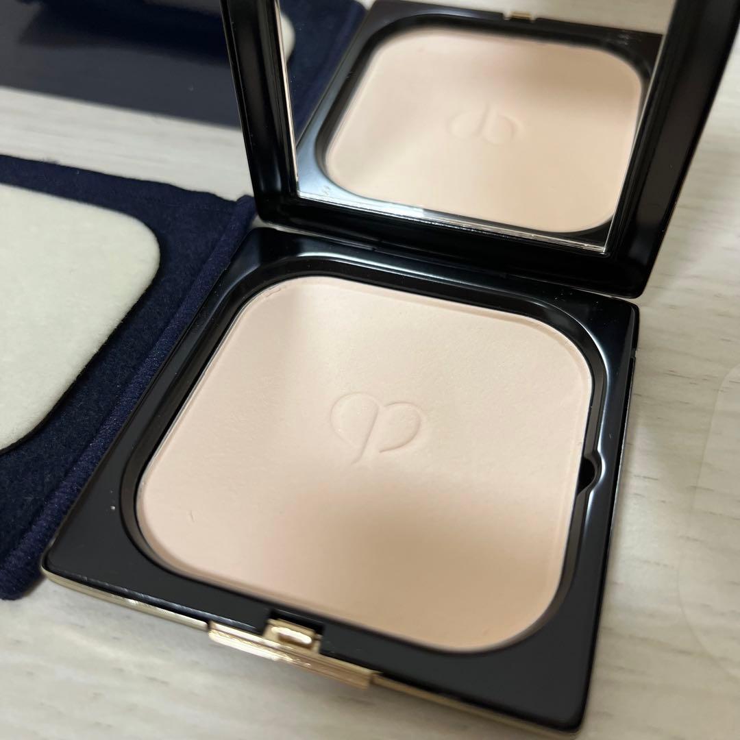 ほぼ新品！クレドポーボーテ フェイスパウダー プードルコンパクトエサンシエルn