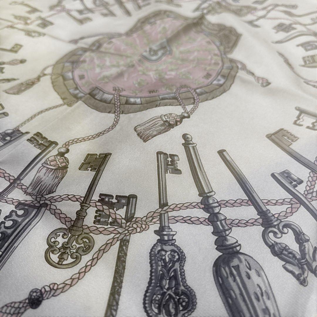 エルメス　鍵とタッセルデザイン ヴィンテージ　シルクスカーフ