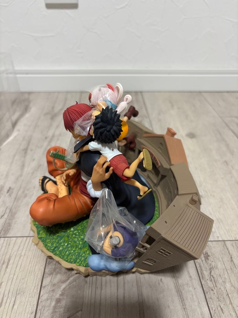 「ジャンク品」ワンピース104巻 掛け替えカバーイラスジオラマ　FILMRED