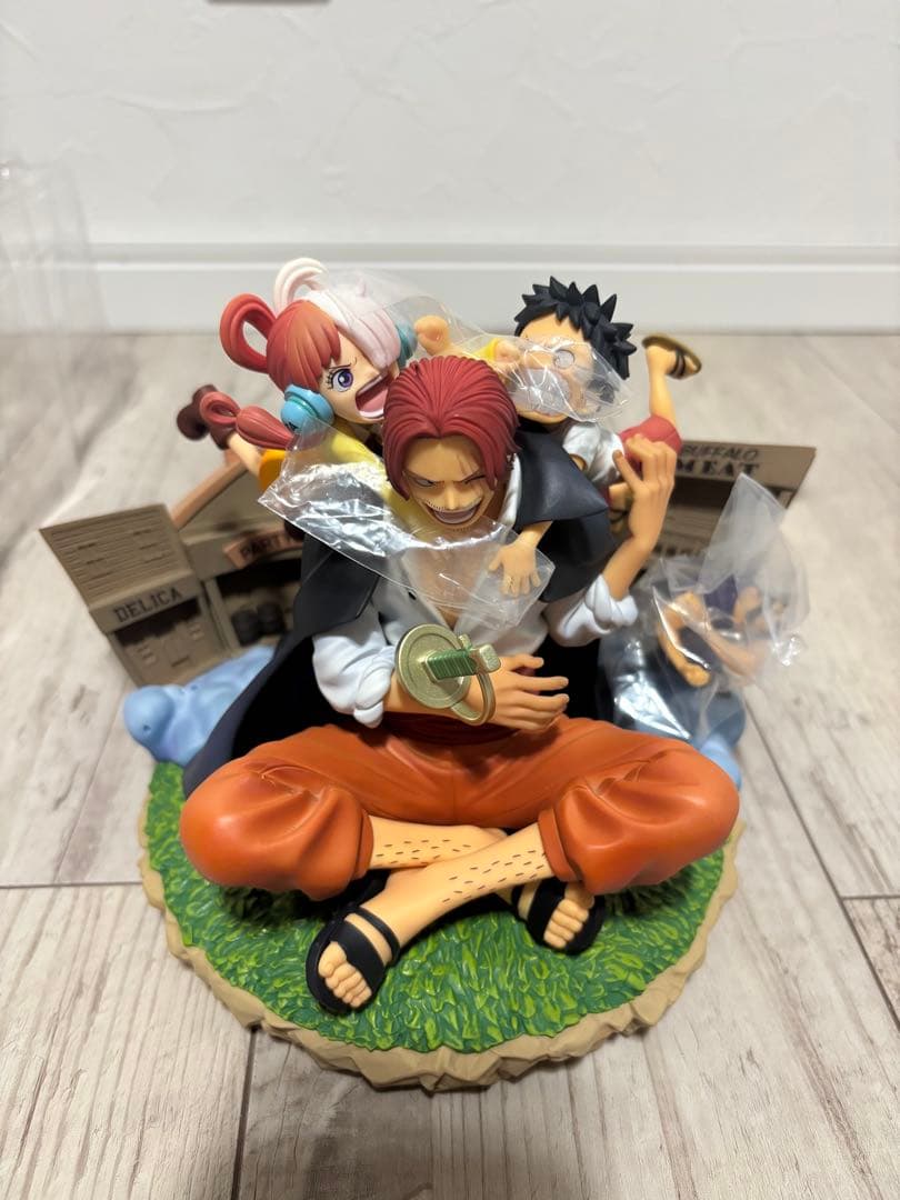 「ジャンク品」ワンピース104巻 掛け替えカバーイラスジオラマ　FILMRED