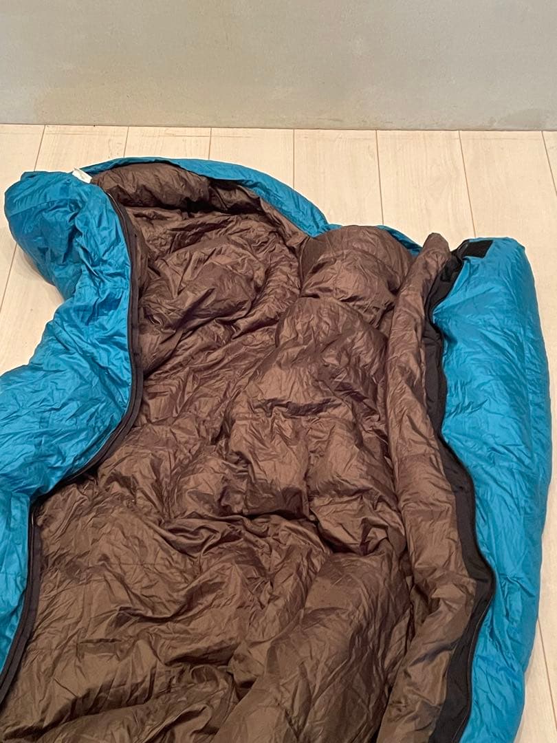 ISUKA 寝袋Down Plus Pokhara　収納具はグラナイトギア