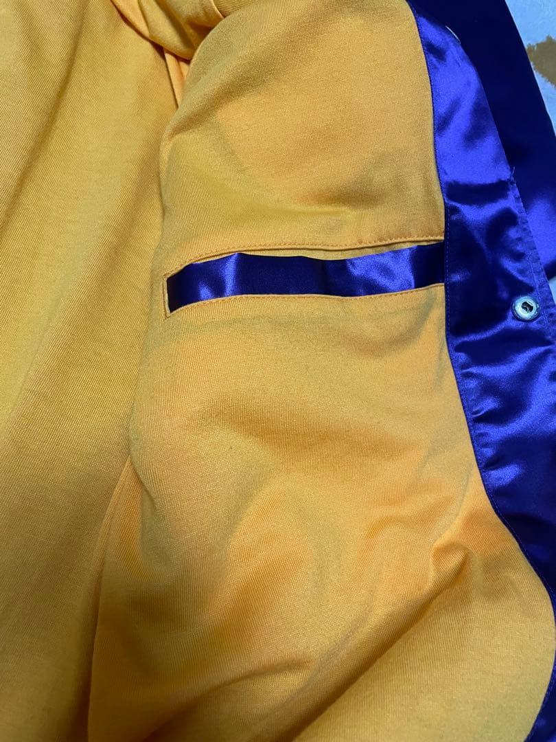 【美品】海外限定 ミッチェルアンドネス レイカーズ ジャケット Mサイズ