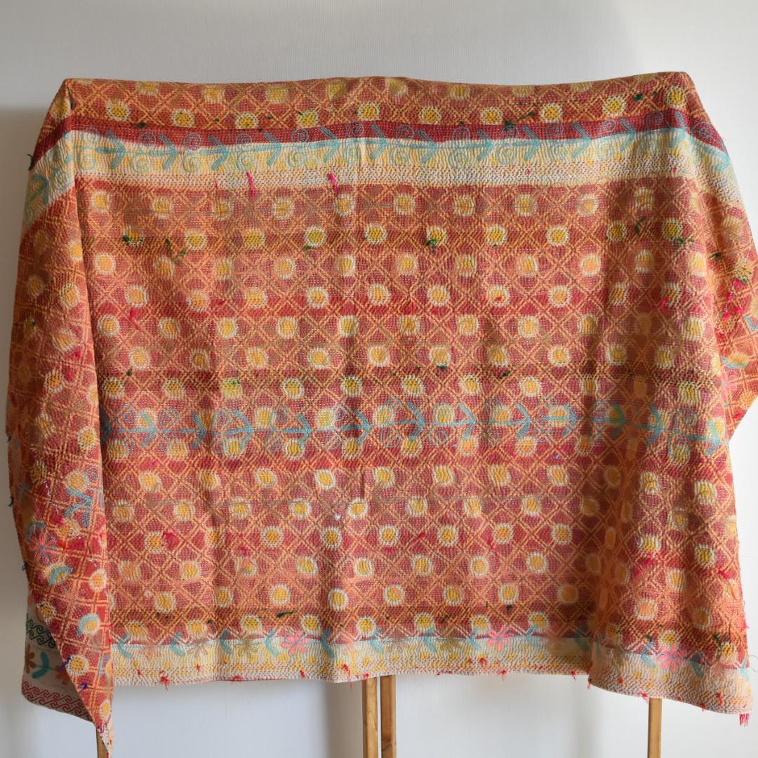 SALE】明るい刺繍と陽だまりカラーのヴィンテージカンタキルト