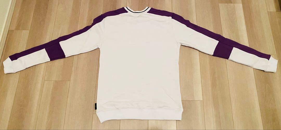 【公式&未使用品】LAKERSロゴ入りトレーナー