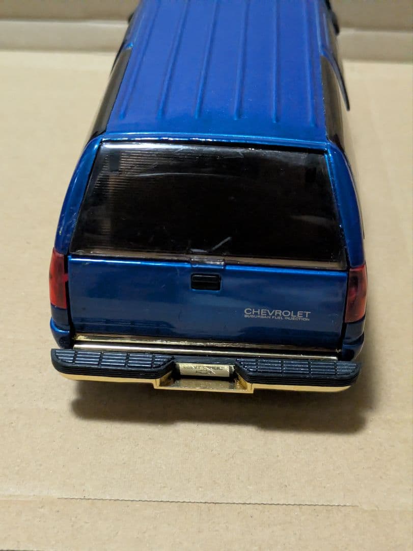 サニーサイド 1993 シボレー サバーバン 1/24 ブルーゴールド