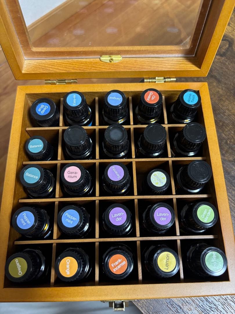 doTERRA エッセンシャルオイルセット 25本 木製ケース付き