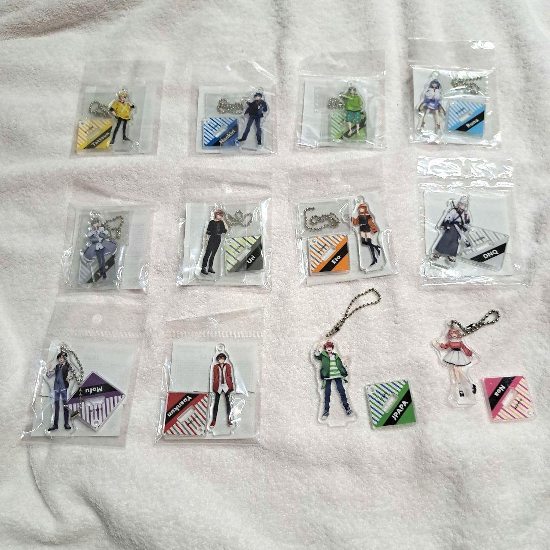 カラフルピーチ アクリルスタンドキーホルダーセット - メルカリ