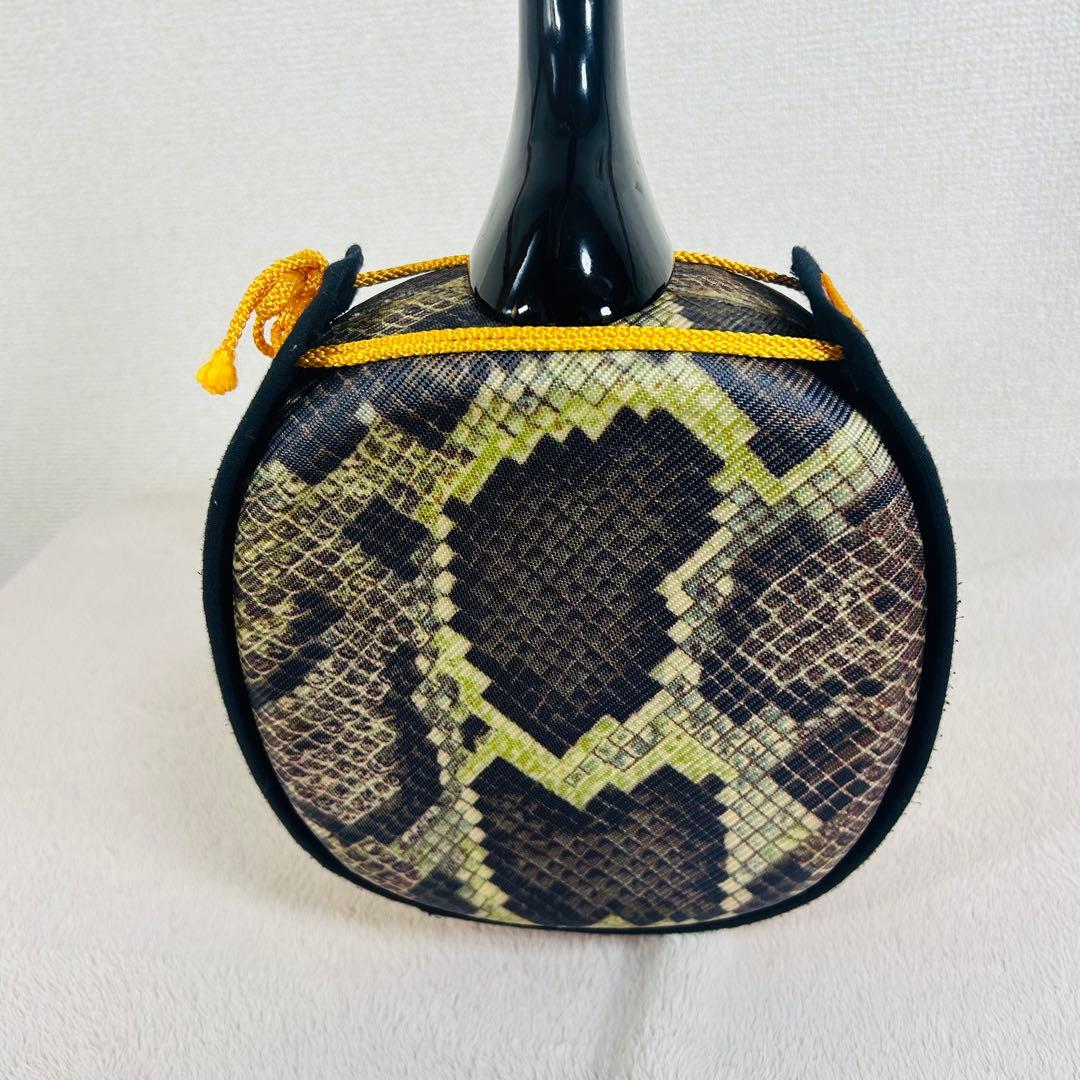 【美品】沖縄三線 三味線 人工革 合皮 ヘビ柄　ハードケース付 民族楽器 弦楽器