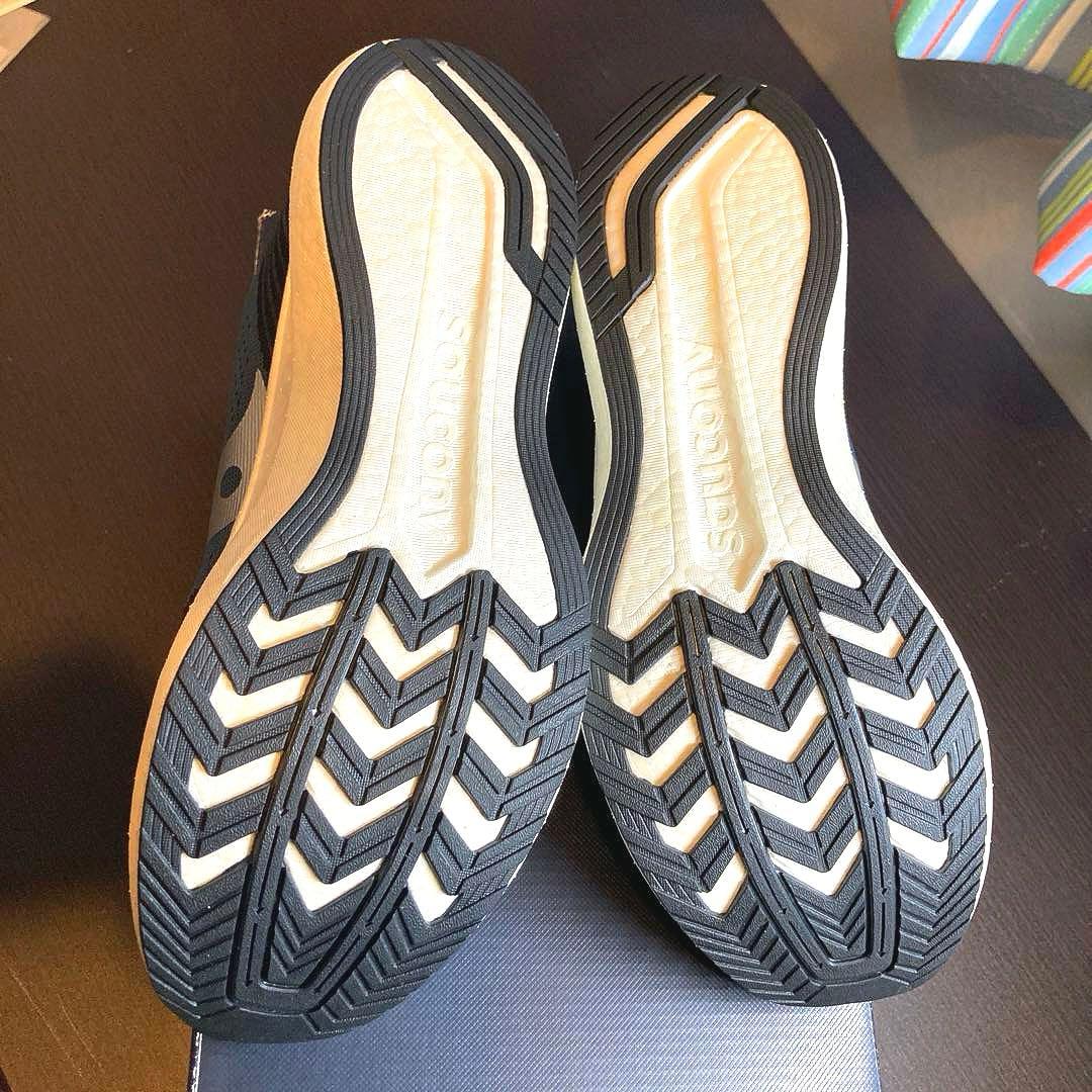 サッカニー エンドルフィンプロ アイコン 9H 27.5cm 未使用品