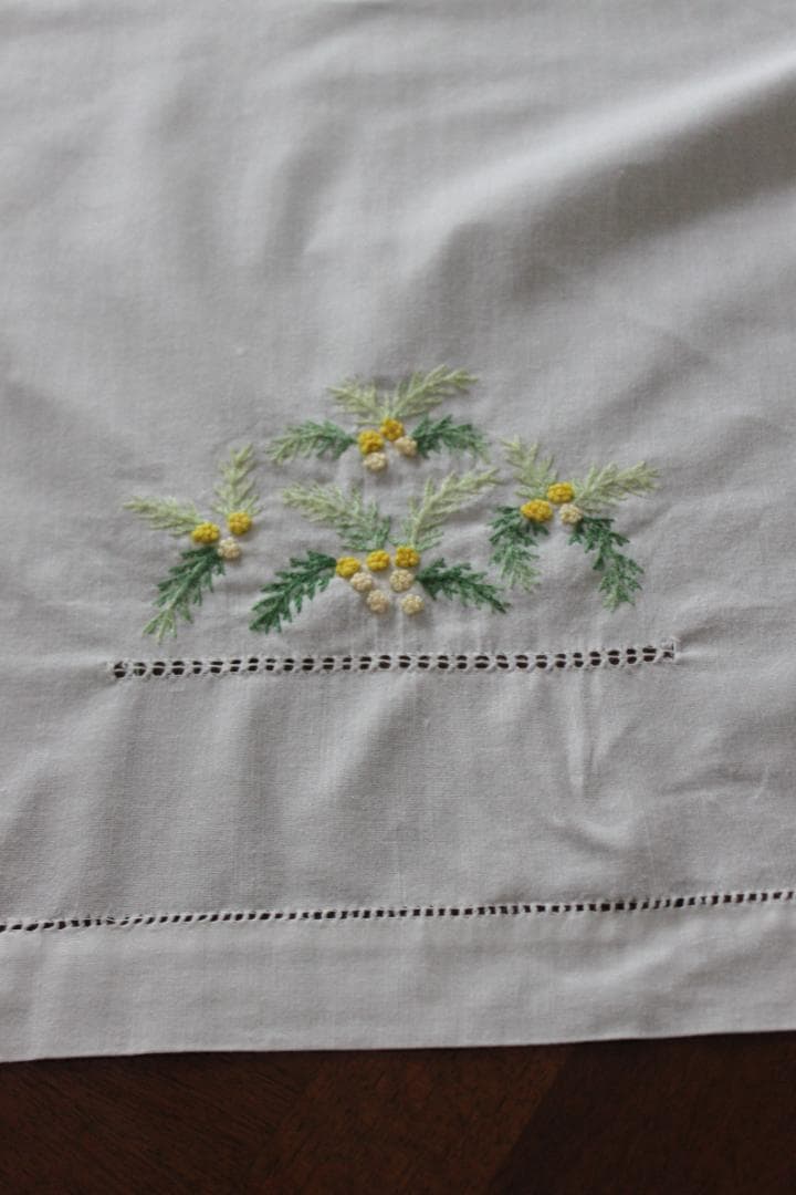 ミモザのテーブルクロス