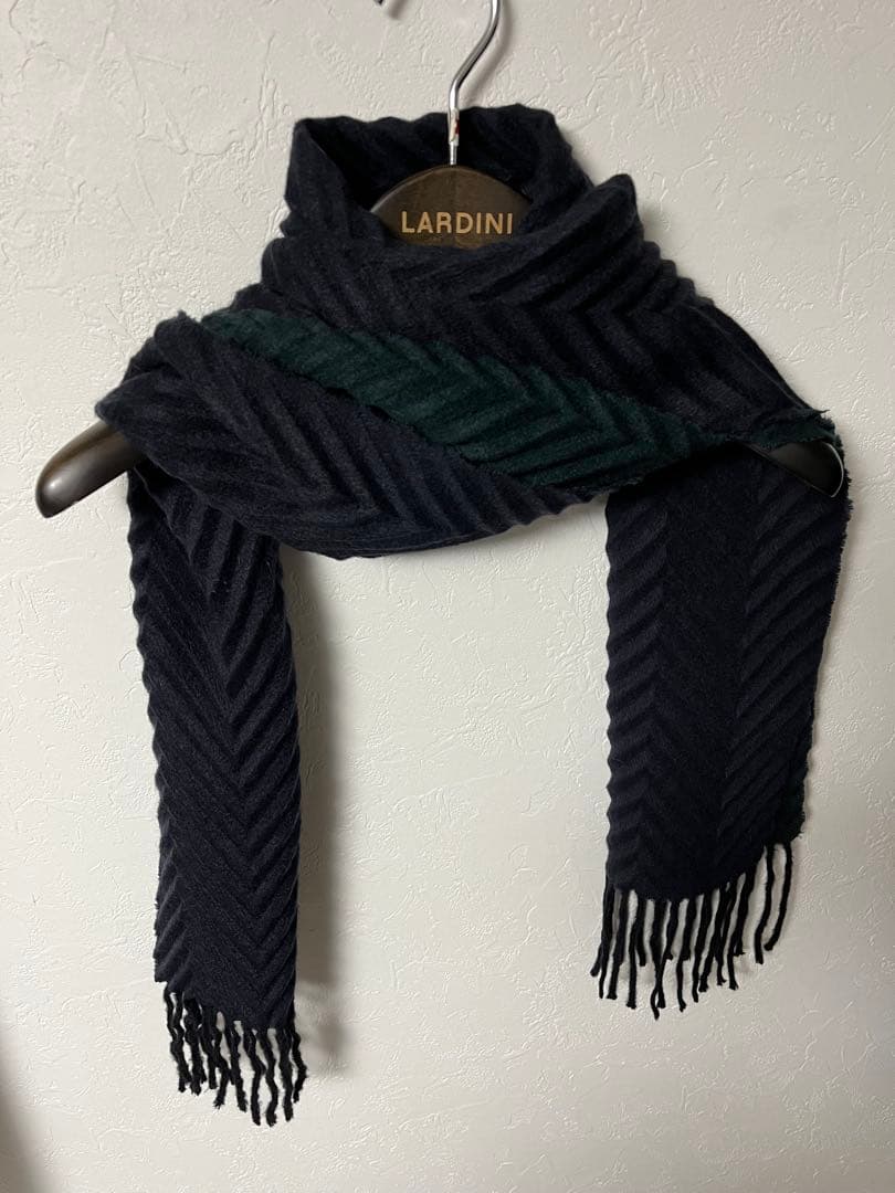 （伊）アルテの、折りヘリンボーンのホワイトカシミア100%のリバーシブルマフラー