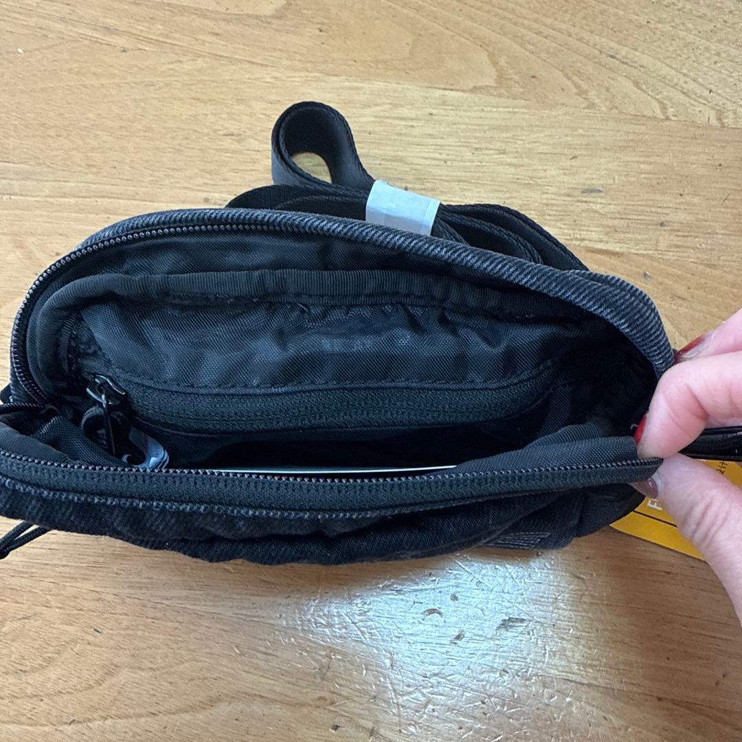 SUPREME CORDURA ブラックボディバッグ