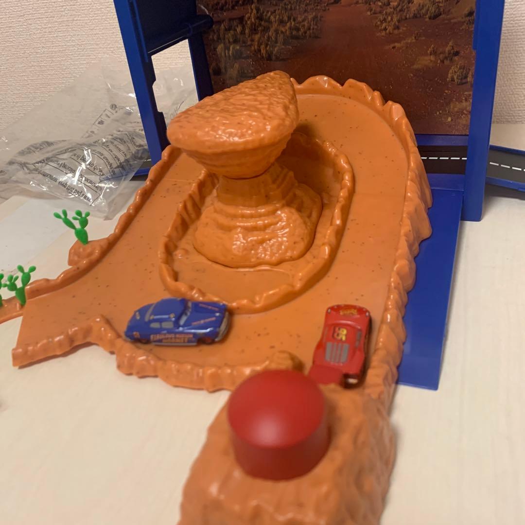 Pixar カーズ　ライトニングマックイーン ドッグハドソン プレイセット