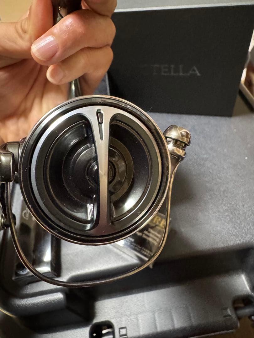 シマノ　22ステラ2500S リブレハンドルノブ　MTCWリールスタンド付き