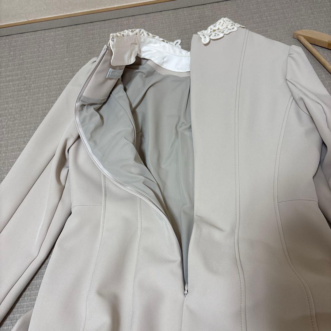 CELFORDセルフォード38 レース襟付きベージュタイトワンピース