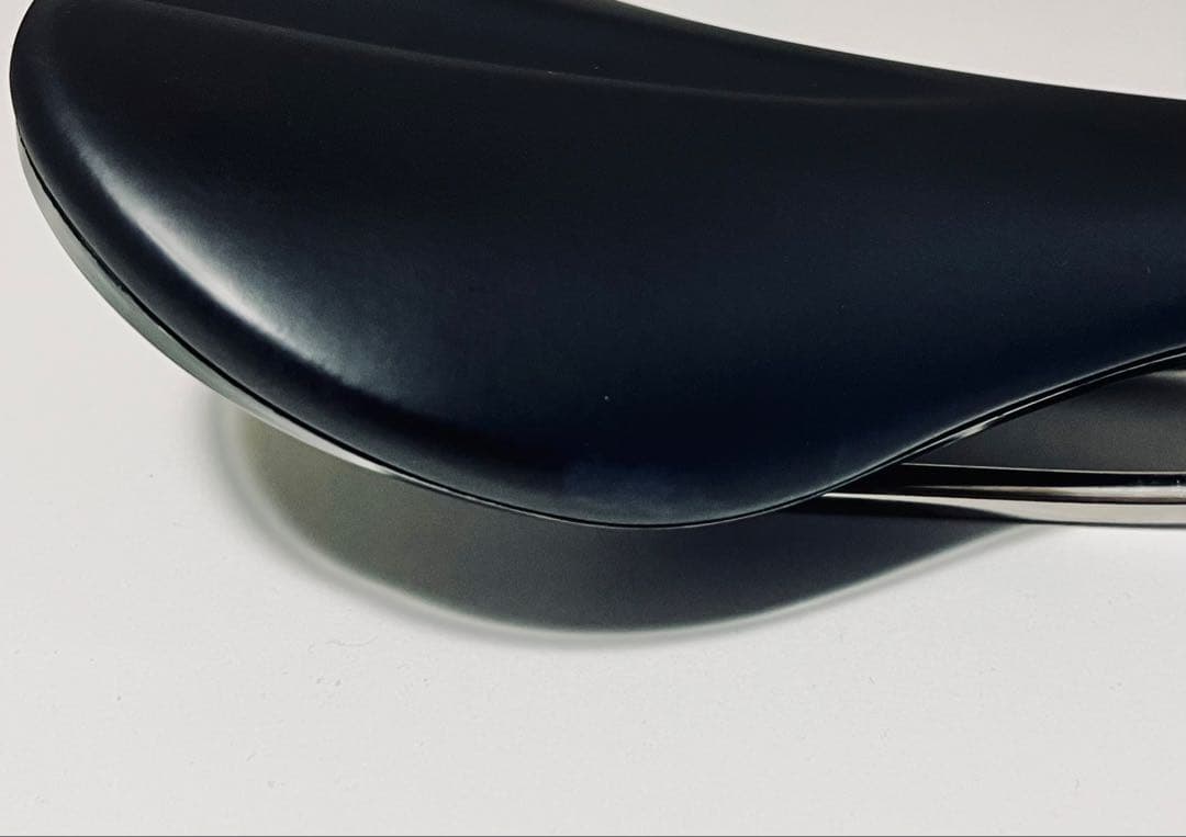 Fabric SCOOP RACE SHALLOW サドル チタン142mm