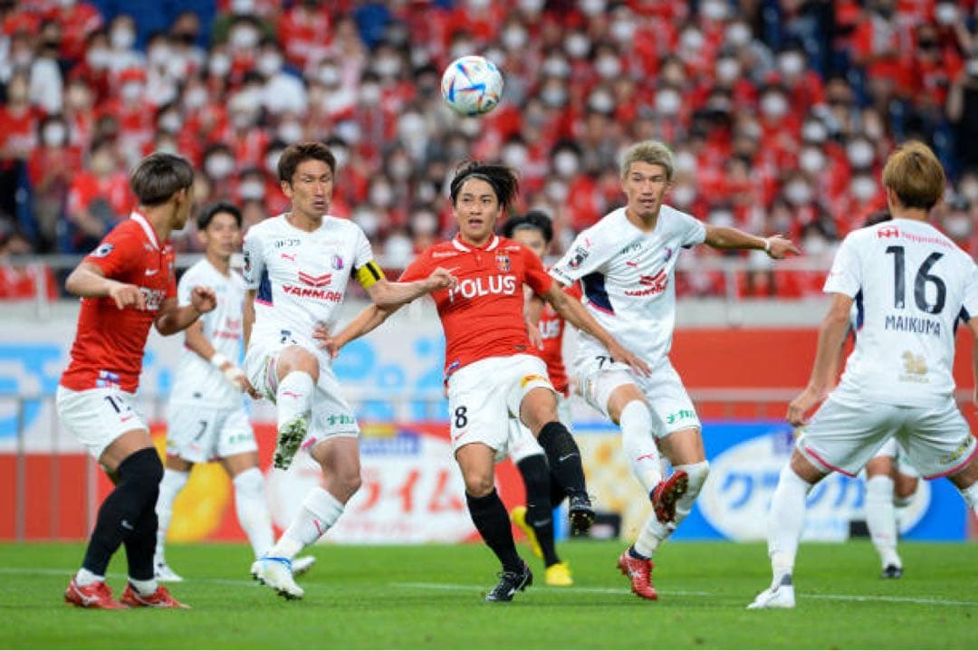 浦和レッズ　ユニフォーム　小泉佳穂　2022（H）